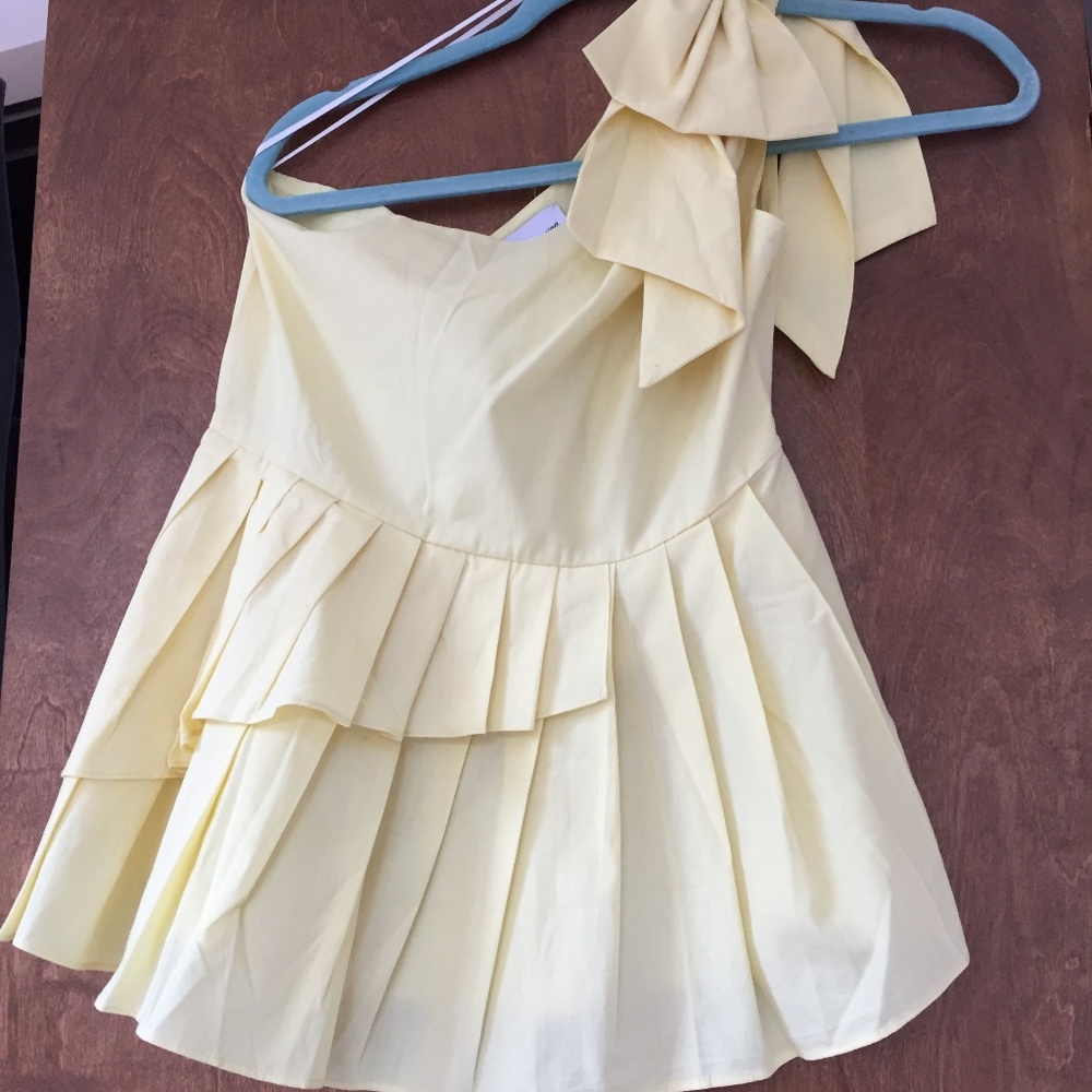 Valencia & Vine One Shoulder Top (yellow)